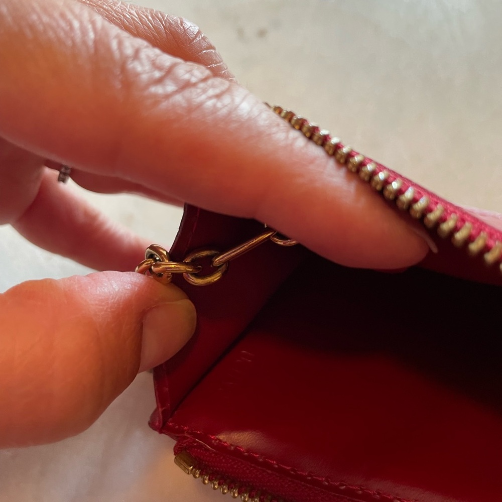 Louis Vuitton Vernis Key Pouch Pomme D’Amour - Picture 7 of 9